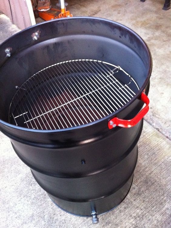 17 idées de barbecues à faire avec des barils en métal 15