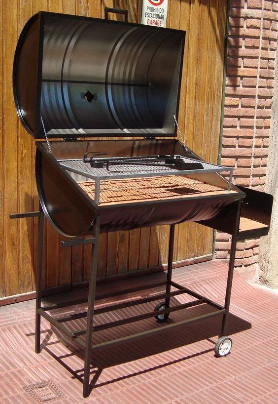 17 idées de barbecues à faire avec des barils en métal 3