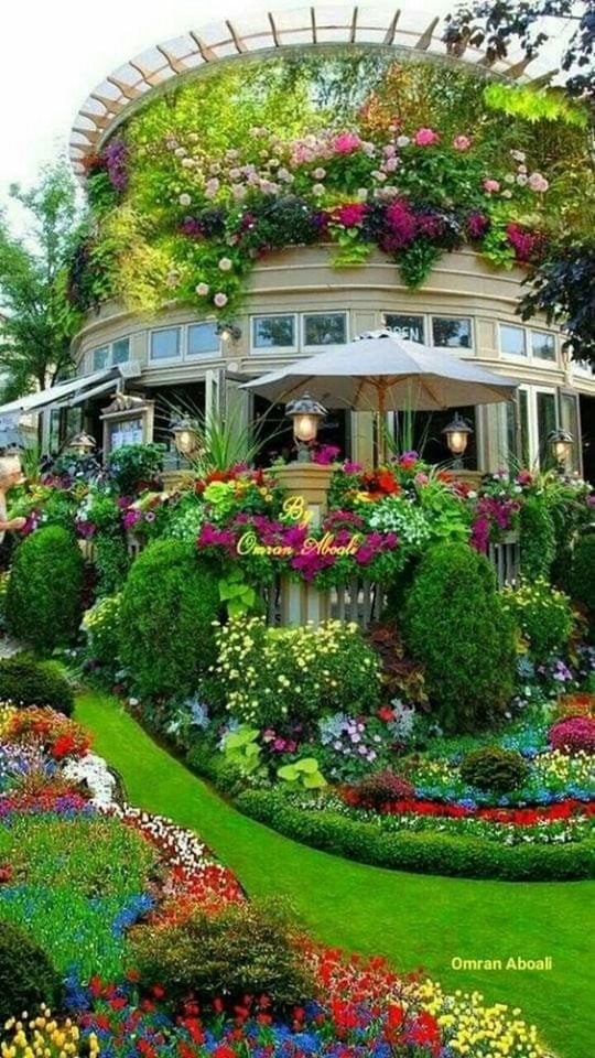 32 décorations de jardin avec des fleurs pour s'inspirer 19