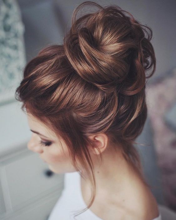 53 Chignons hauts de mariage pour s'inspirer 11