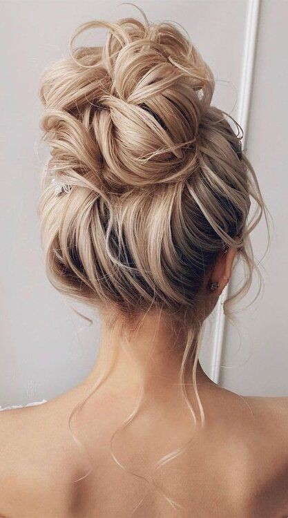 53 Chignons hauts de mariage pour s'inspirer 12