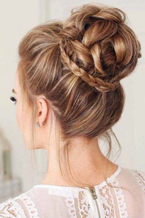 53 Chignons hauts de mariage pour s'inspirer 13