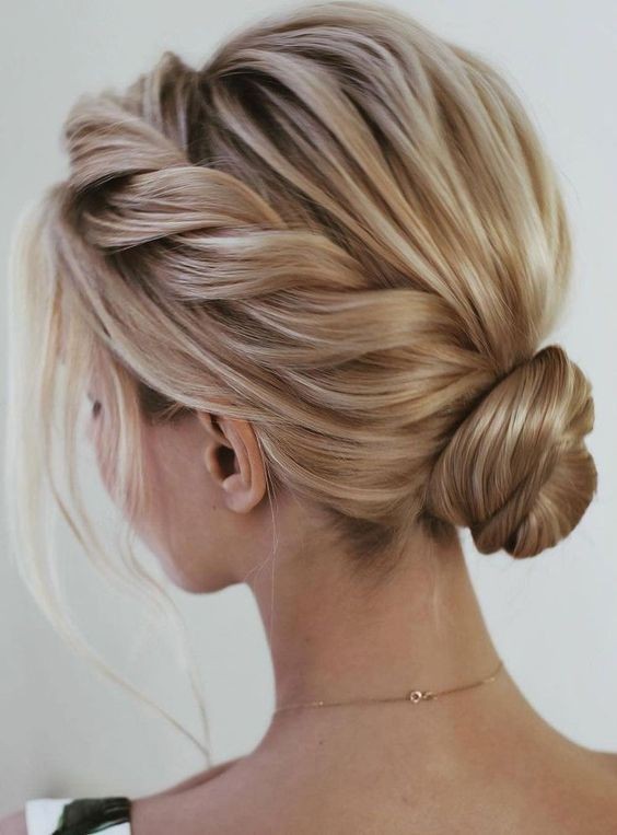 53 Chignons hauts de mariage pour s'inspirer 18