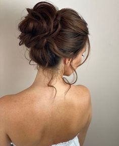 53 Chignons hauts de mariage pour s'inspirer 3