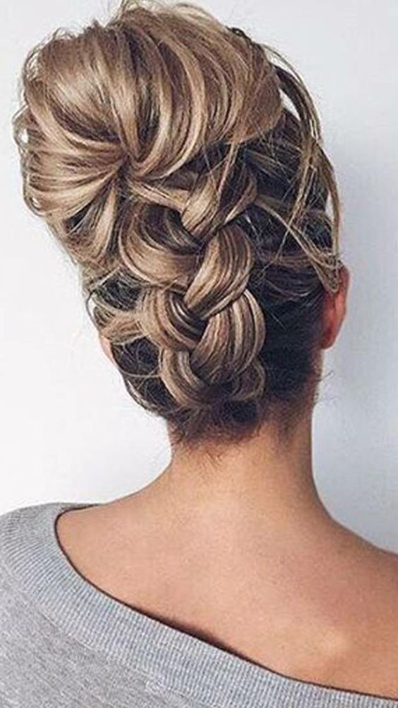 53 Chignons hauts de mariage pour s'inspirer 21