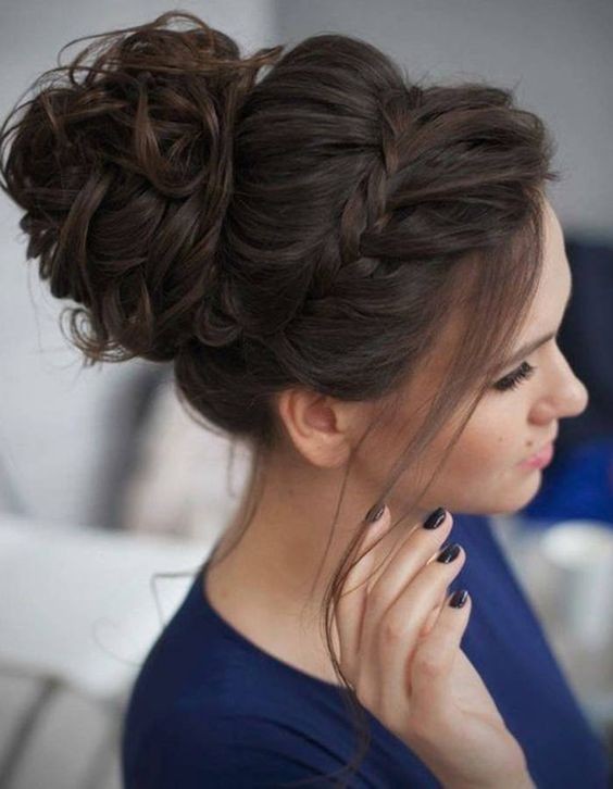 53 Chignons hauts de mariage pour s'inspirer 29