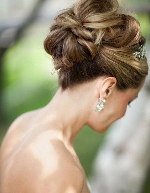 53 Chignons hauts de mariage pour s'inspirer 32