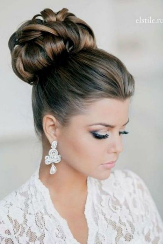 53 Chignons hauts de mariage pour s'inspirer 34