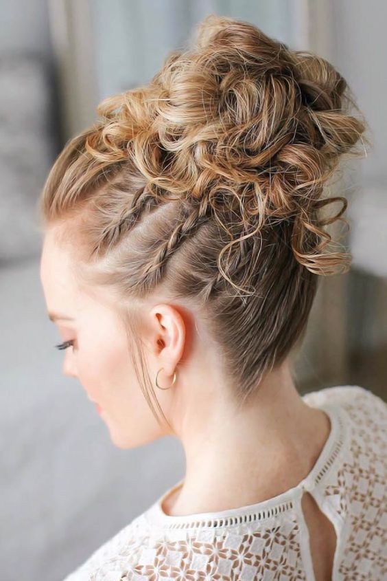 53 Chignons hauts de mariage pour s'inspirer 35