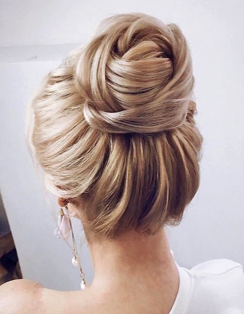 53 Chignons hauts de mariage pour s'inspirer 36