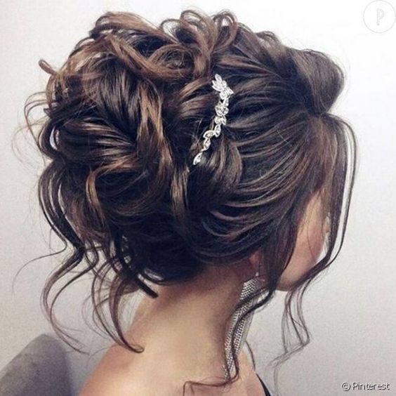 53 Chignons hauts de mariage pour s'inspirer 37