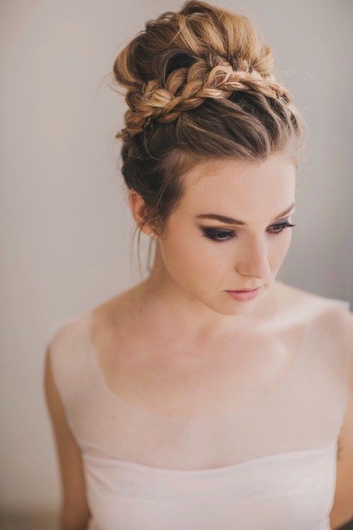 53 Chignons hauts de mariage pour s'inspirer 39