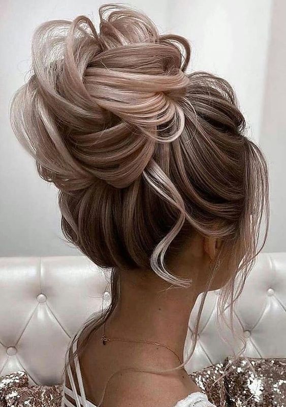 53 Chignons hauts de mariage pour s'inspirer 5