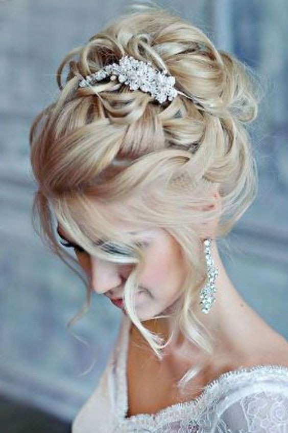 53 Chignons hauts de mariage pour s'inspirer 42