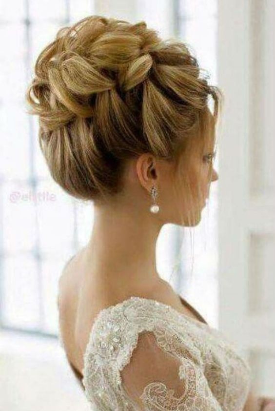 53 Chignons hauts de mariage pour s'inspirer 44