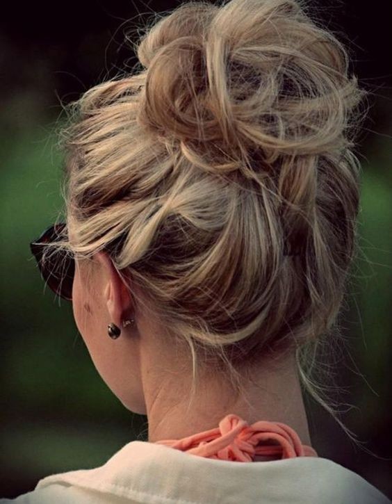 53 Chignons hauts de mariage pour s'inspirer 45