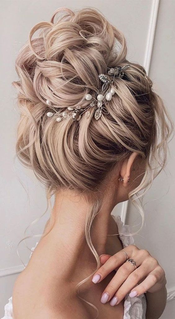 53 Chignons hauts de mariage pour s'inspirer 48