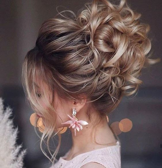 53 Chignons hauts de mariage pour s'inspirer 49