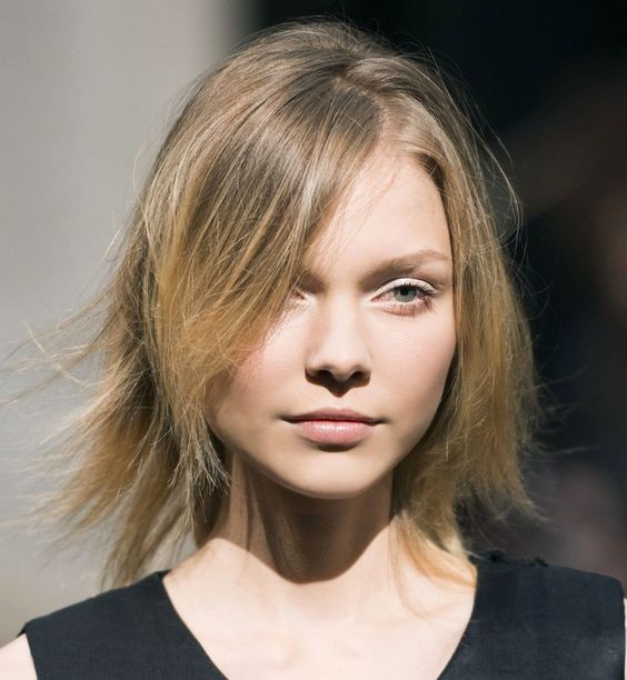 32 Coupes de cheveux pour affiner un visage rond 11