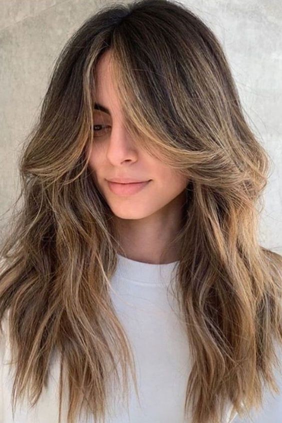 32 Coupes de cheveux pour affiner un visage rond 25