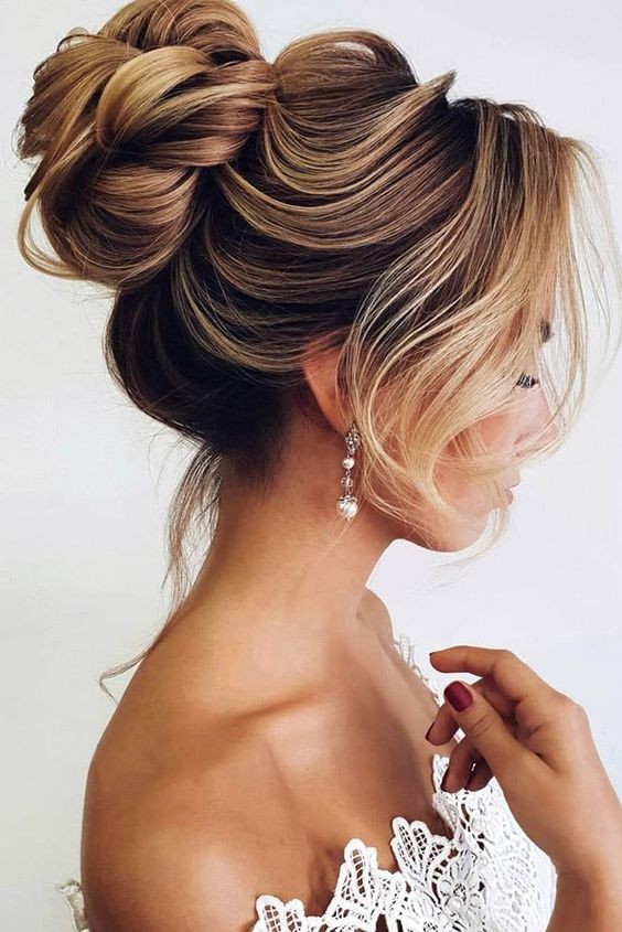 61 top idées de coiffures de chignon de mariage 14