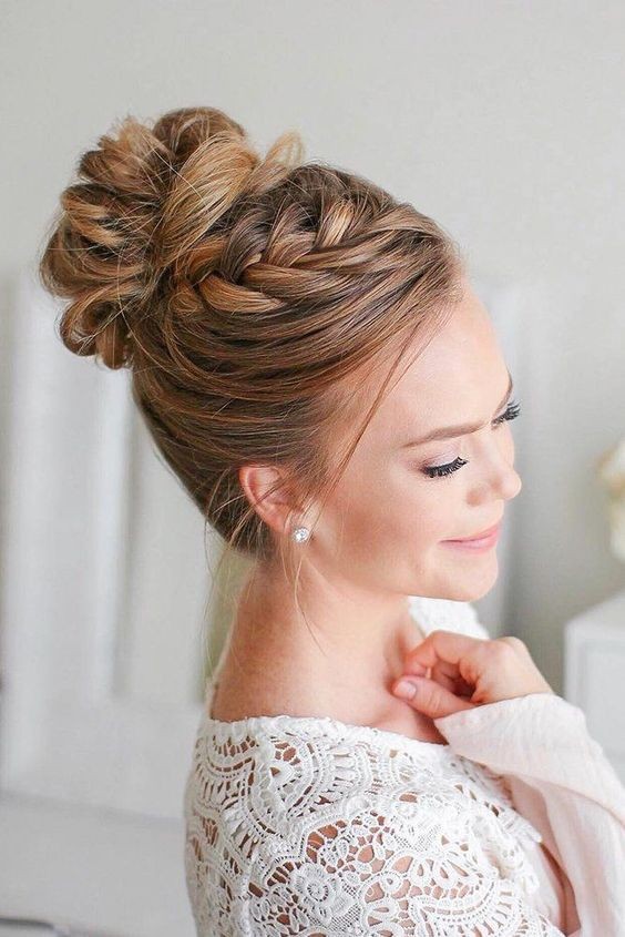 61 top idées de coiffures de chignon de mariage 17