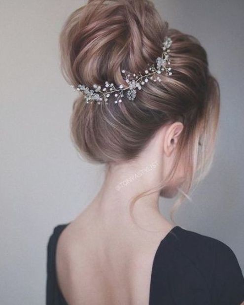 61 top idées de coiffures de chignon de mariage 23