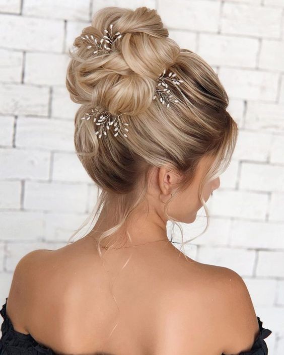 61 top idées de coiffures de chignon de mariage 24