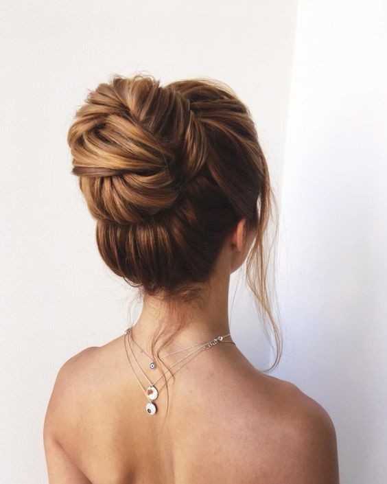 61 top idées de coiffures de chignon de mariage 28