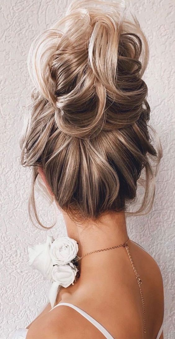 61 top idées de coiffures de chignon de mariage 39