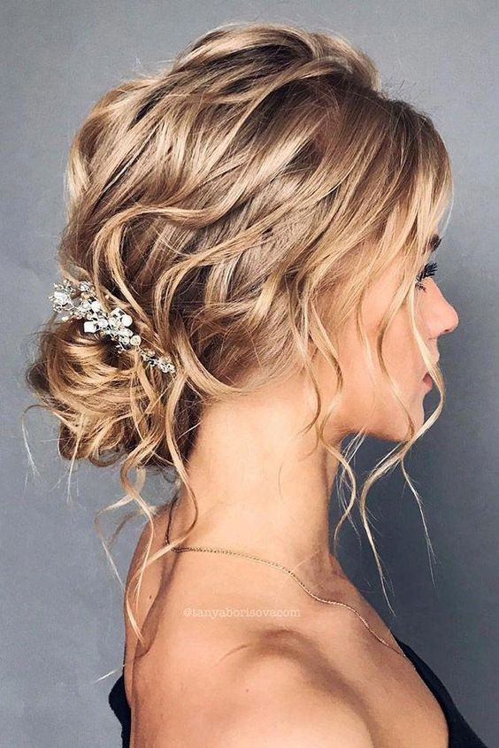 61 top idées de coiffures de chignon de mariage 40