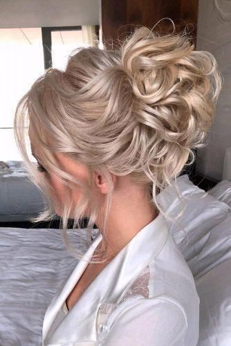 61 top idées de coiffures de chignon de mariage 41