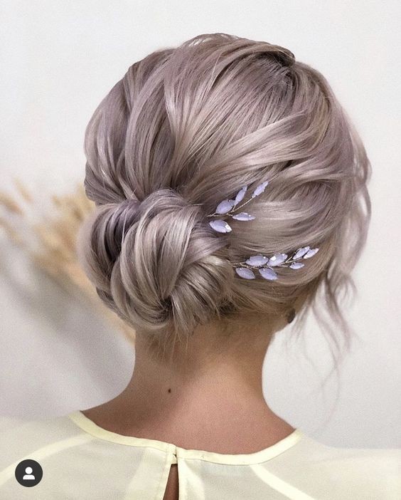 61 top idées de coiffures de chignon de mariage 42