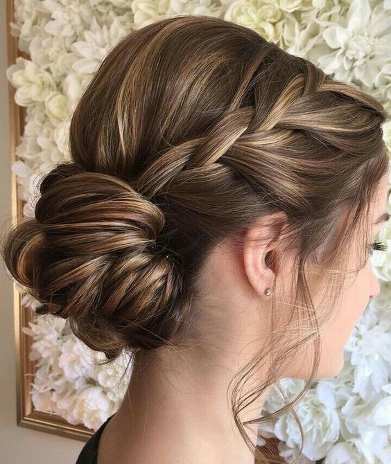 61 top idées de coiffures de chignon de mariage 47