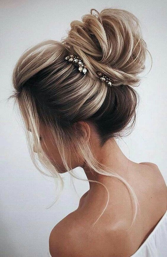 61 top idées de coiffures de chignon de mariage 9