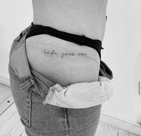 Les 50 plus beaux tatouages hanche pour femme 6