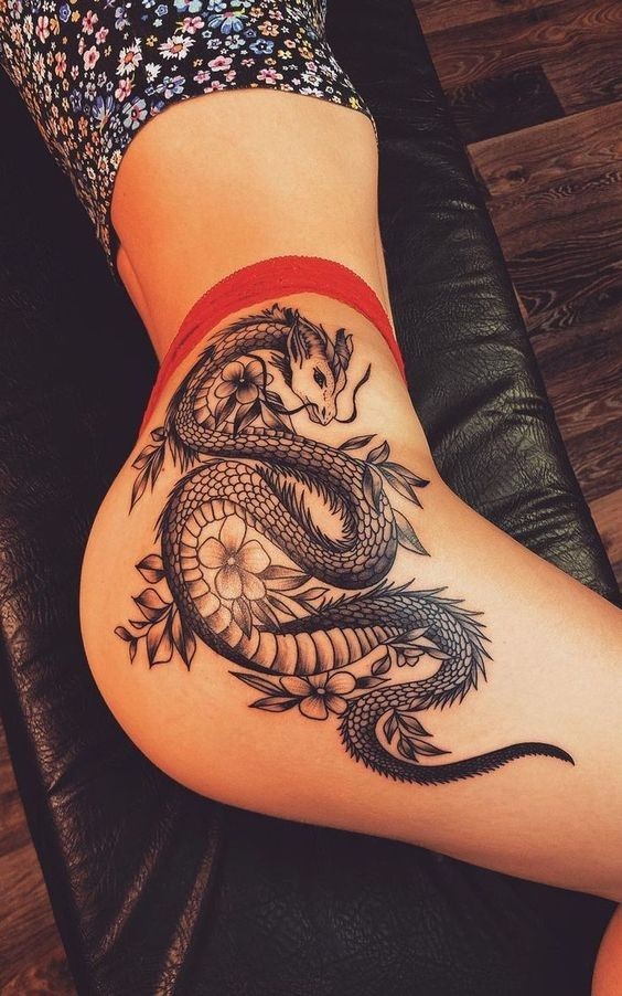 Les 50 plus beaux tatouages hanche pour femme 11