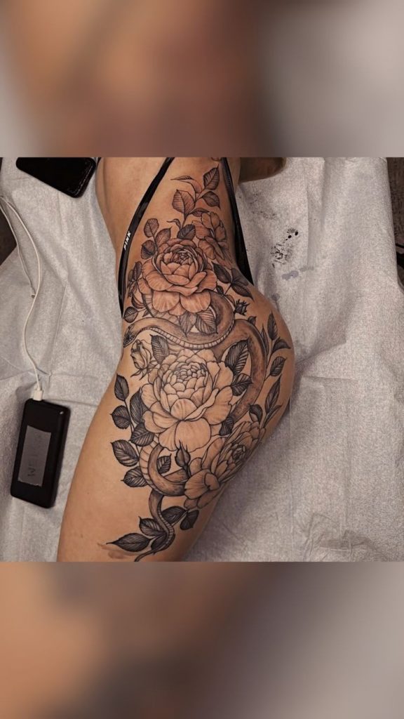 Les 50 plus beaux tatouages hanche pour femme 16