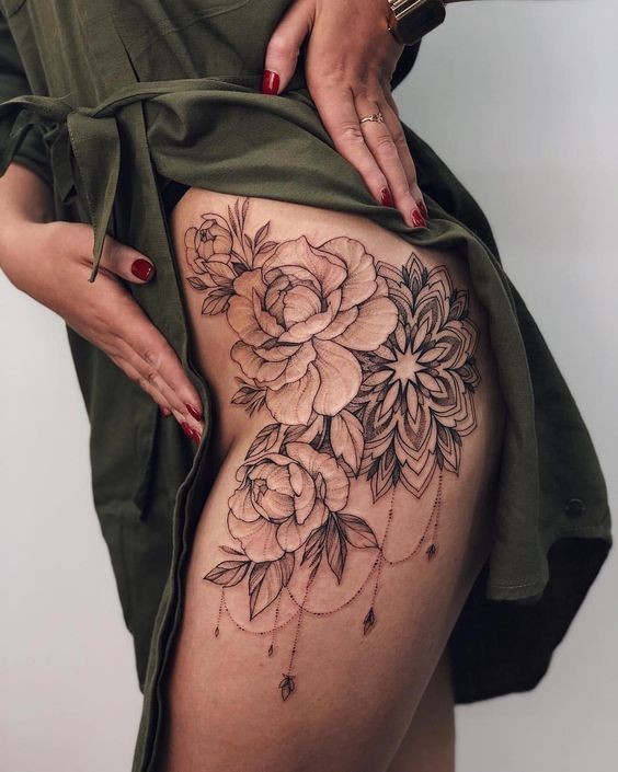 Les 50 plus beaux tatouages hanche pour femme 22