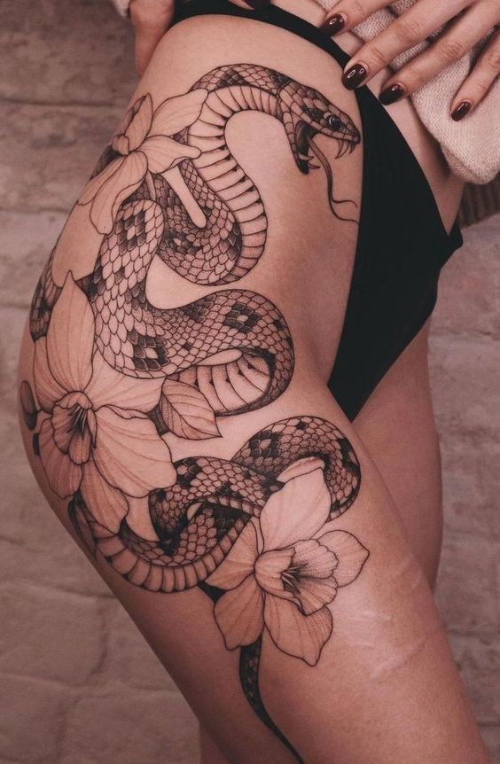 Les 50 plus beaux tatouages hanche pour femme 23