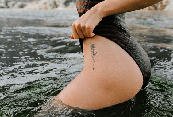 Les 50 plus beaux tatouages hanche pour femme 28