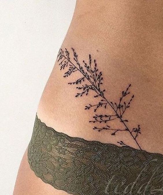 Les 50 plus beaux tatouages hanche pour femme 30