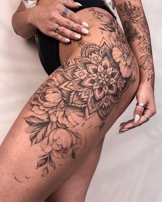 Les 50 plus beaux tatouages hanche pour femme 31
