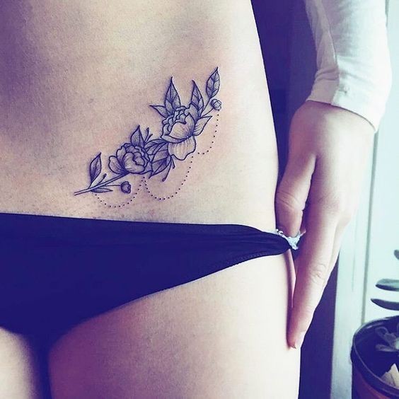Les 50 plus beaux tatouages hanche pour femme 33