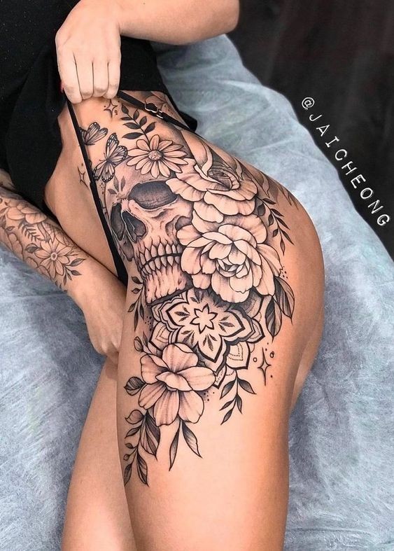 Les 50 plus beaux tatouages hanche pour femme 36