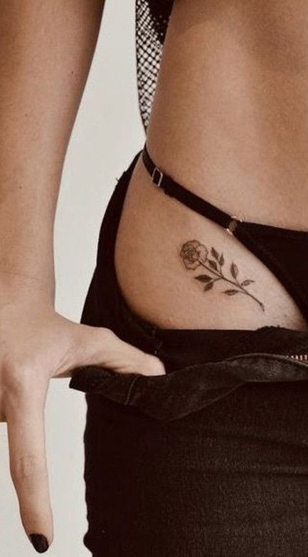 Les 50 plus beaux tatouages hanche pour femme 42