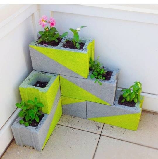 14 bancs de jardins avec des blocs de béton et des poutres de bois 5 14 bancs de jardins avec des blocs de béton et des poutres de bois 5