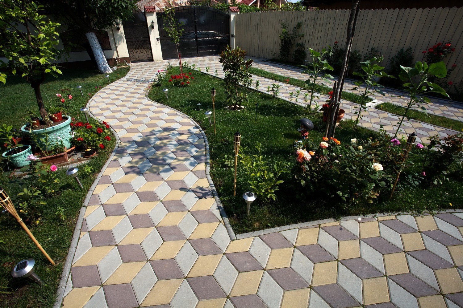 50 idées de couloirs de jardins qui donneront une touche magnifique à votre extérieur 45