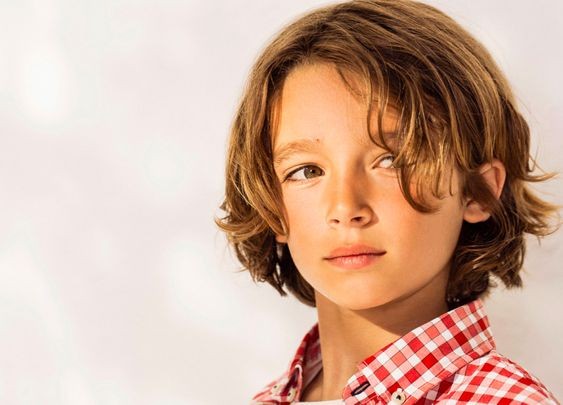Les 50 plus belles coupes de cheveux mi longs pour garçon