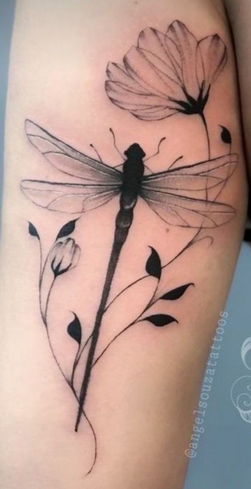 19 top idées de tatouages libellules pour vous inspirer 18